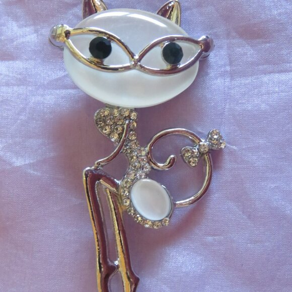 Cute CAT Brooch Faux Opal with Green & Silver Rhinestones (F62) - Picture 1 of 5